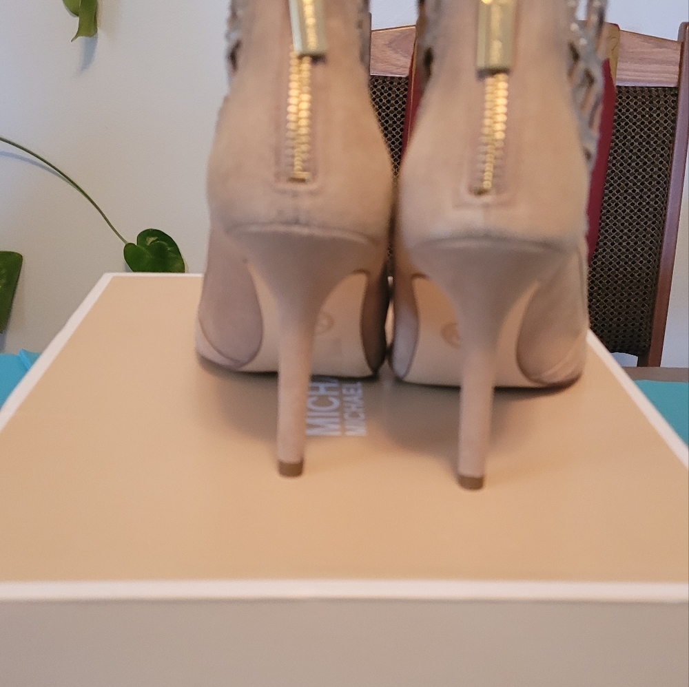 Michael Michael Kors Cutout heels. - Picture 5 of 6